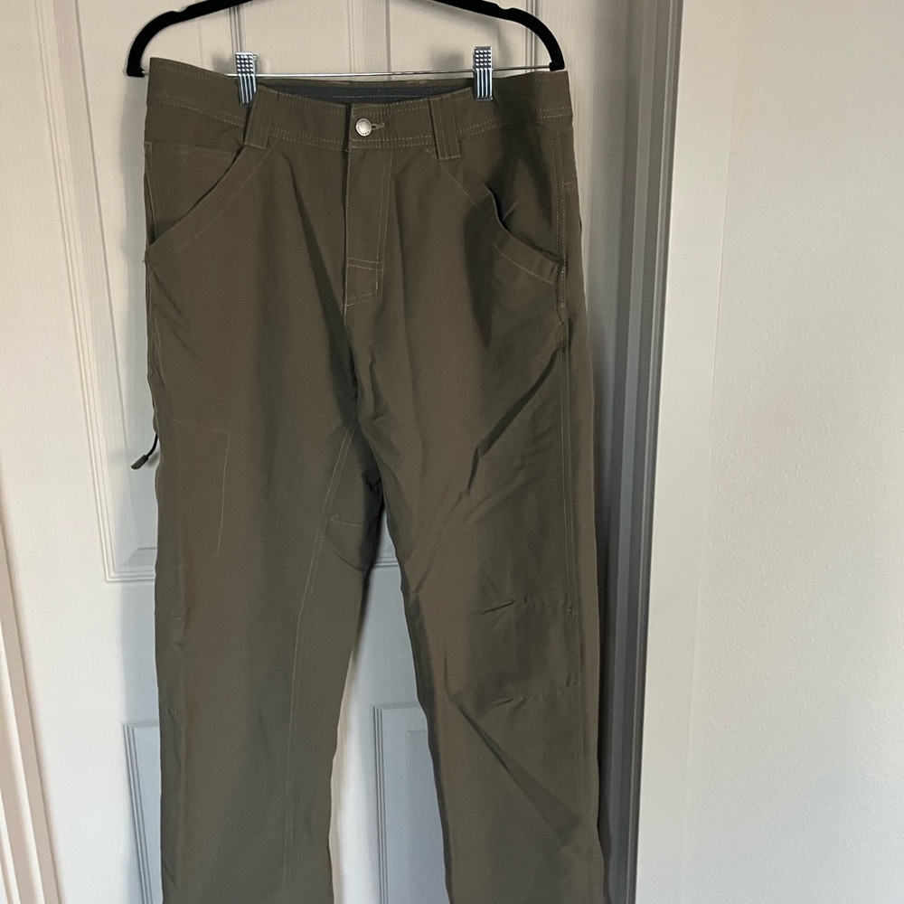 Columbia Men's Khaki Cargo Pants